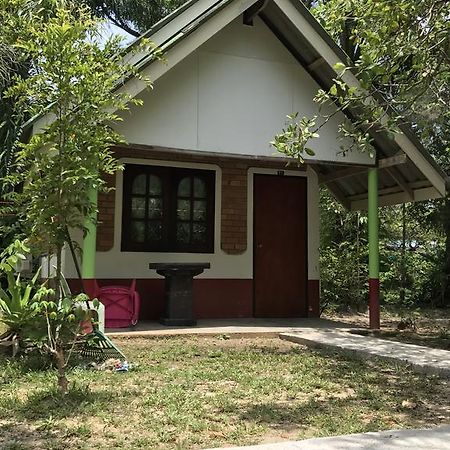 Cashew Nut Bungalows Hotel Ao Nang Exterior foto